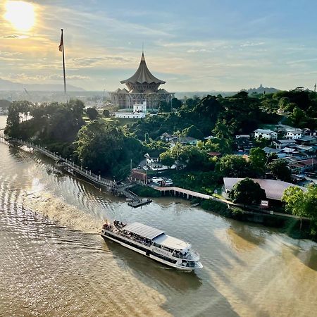 Kuching City Center Riverbank Suites With Marvelous River View Екстер'єр фото