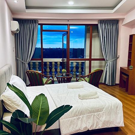 Kuching City Center Riverbank Suites With Marvelous River View Екстер'єр фото