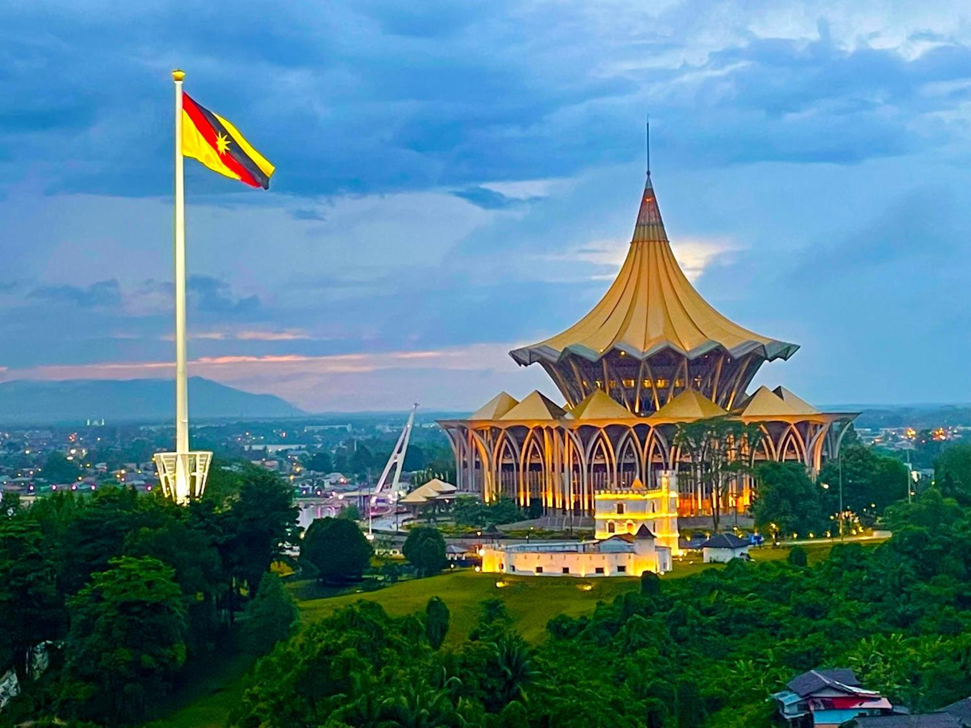 Kuching City Center Riverbank Suites With Marvelous River View Екстер'єр фото