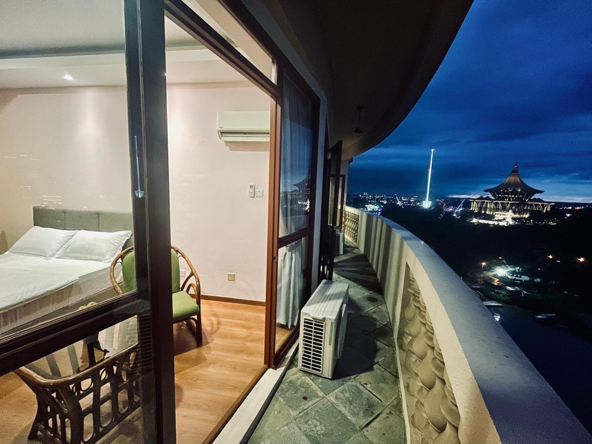 Kuching City Center Riverbank Suites With Marvelous River View Екстер'єр фото