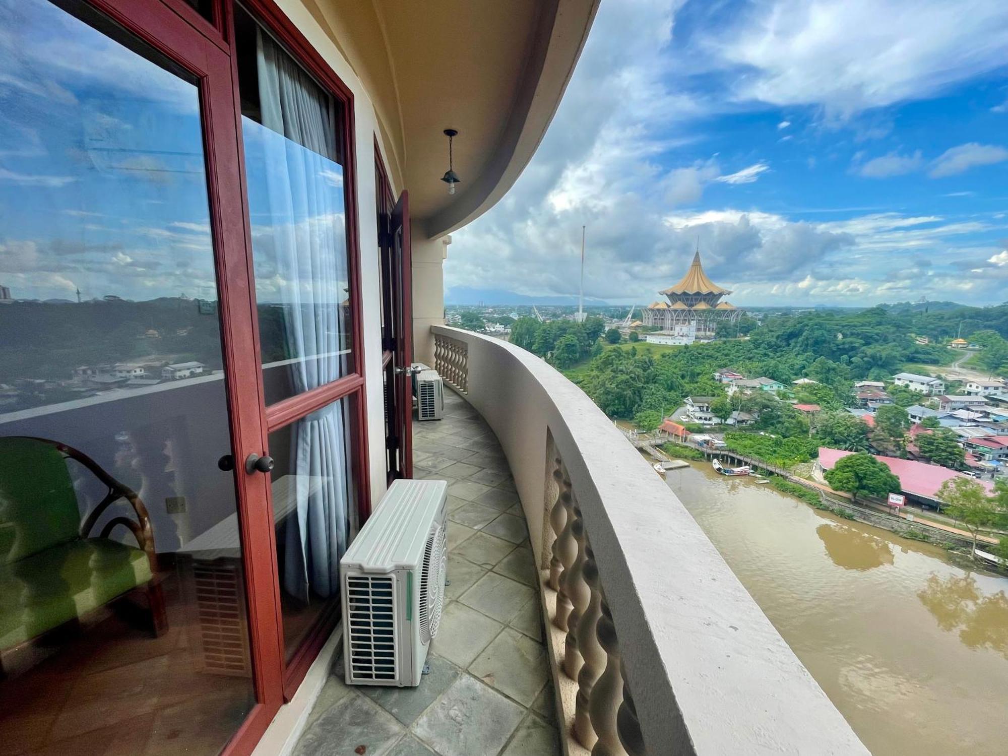 Kuching City Center Riverbank Suites With Marvelous River View Екстер'єр фото