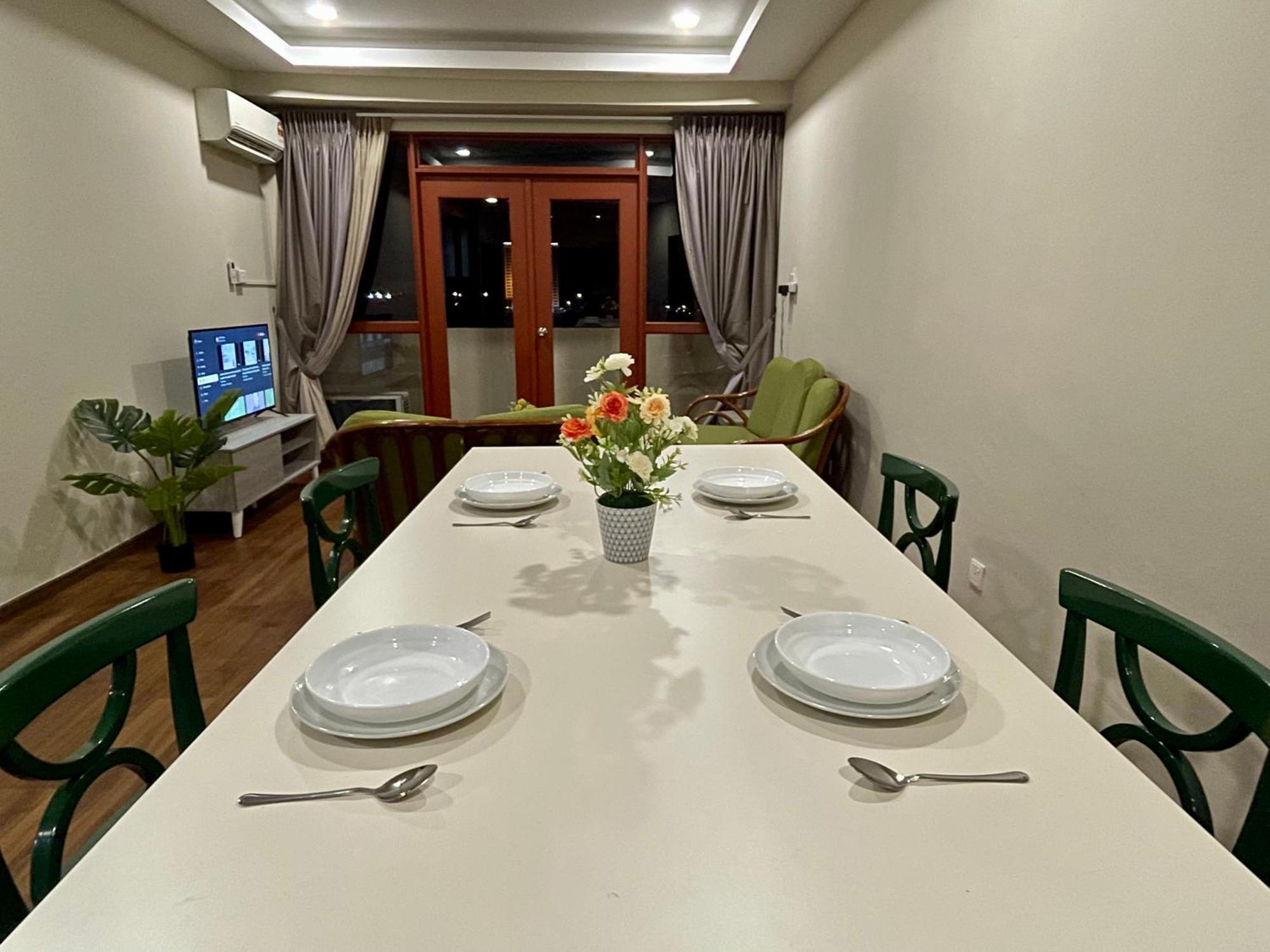 Kuching City Center Riverbank Suites With Marvelous River View Екстер'єр фото