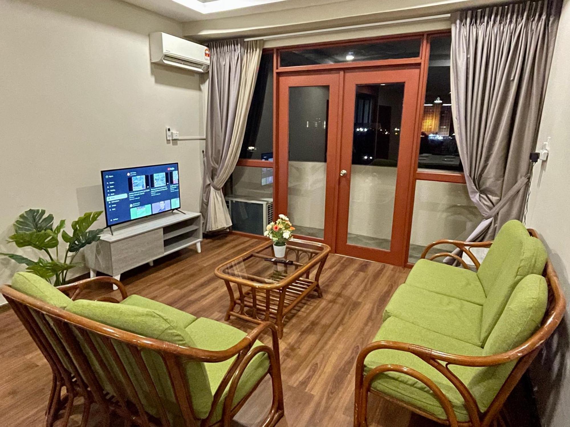 Kuching City Center Riverbank Suites With Marvelous River View Екстер'єр фото