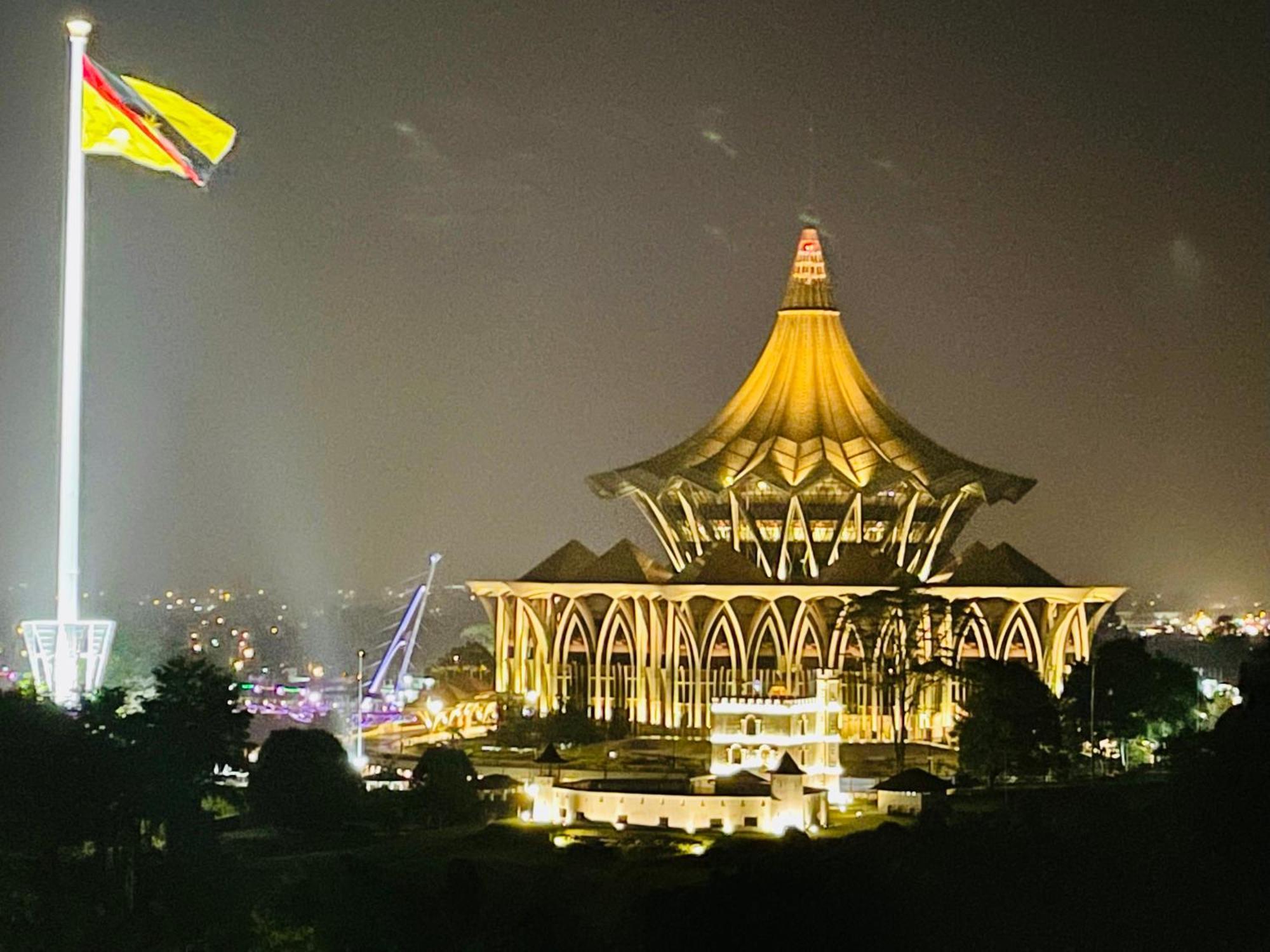 Kuching City Center Riverbank Suites With Marvelous River View Екстер'єр фото