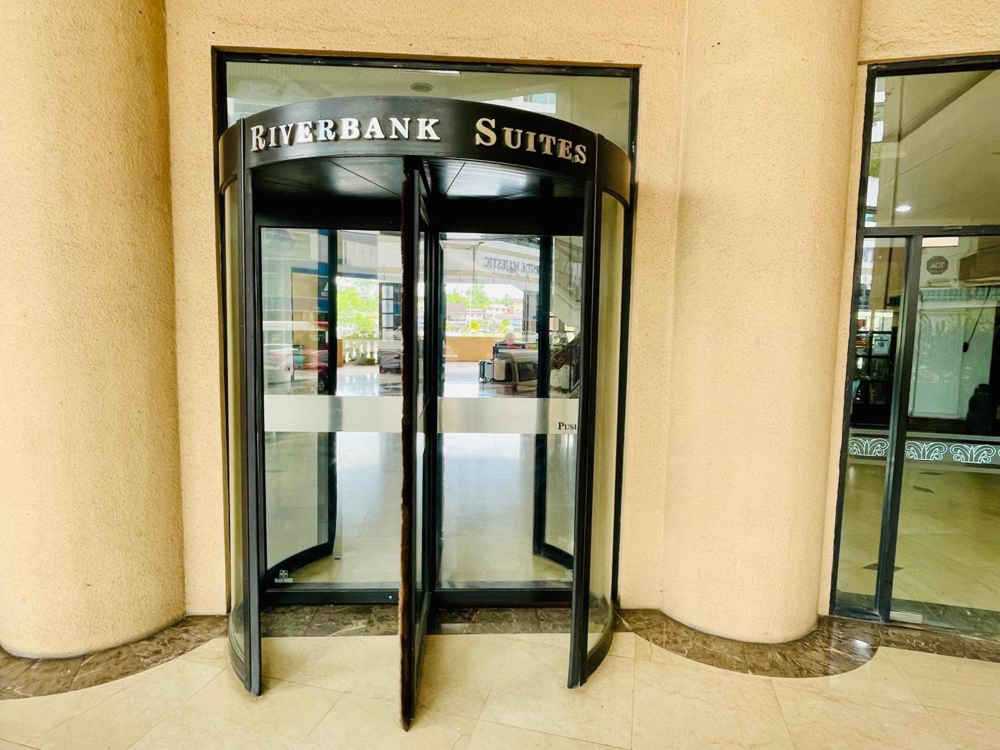 Kuching City Center Riverbank Suites With Marvelous River View Екстер'єр фото
