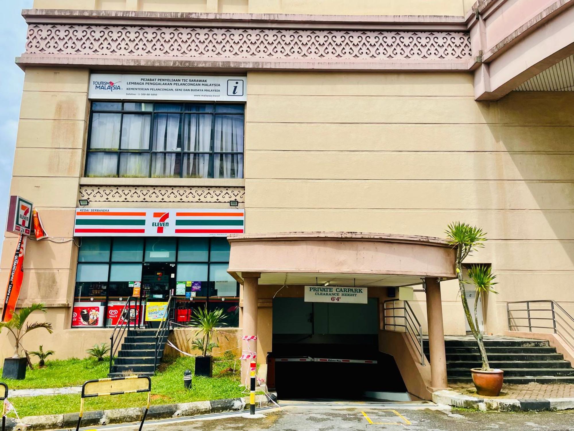 Kuching City Center Riverbank Suites With Marvelous River View Екстер'єр фото