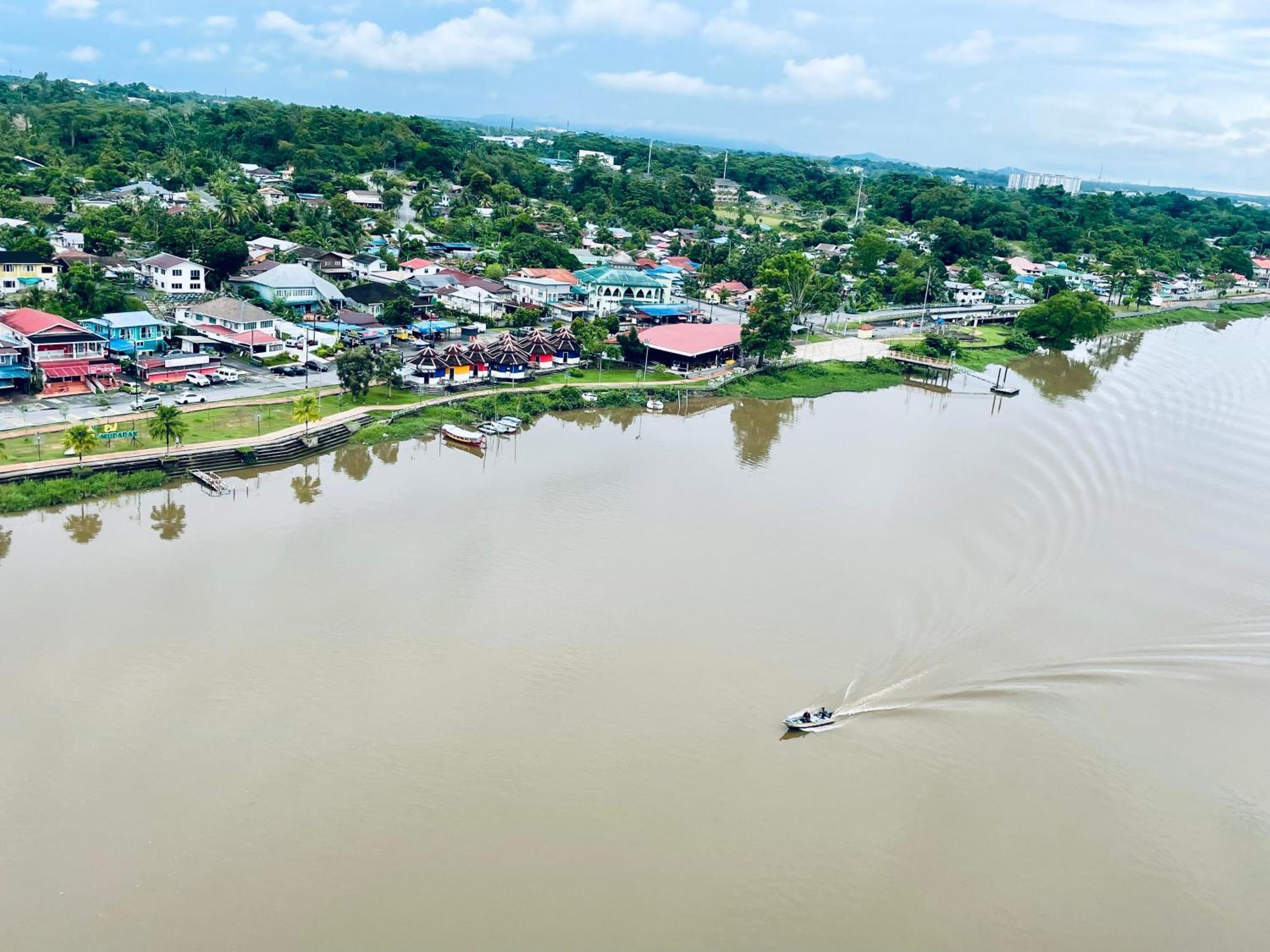 Kuching City Center Riverbank Suites With Marvelous River View Екстер'єр фото